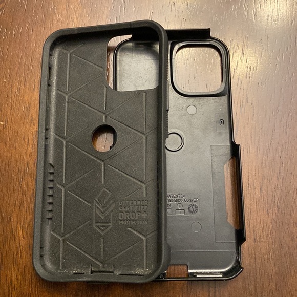 OtterBox iPhone 11 Pro Caae - Picture 3 of 4